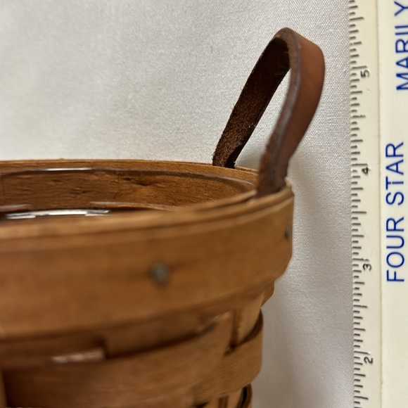 LONGABERGER BASKET & Protector. 2 Leather Handles. Vintage. Signed 1992 - Picture 2 of 5